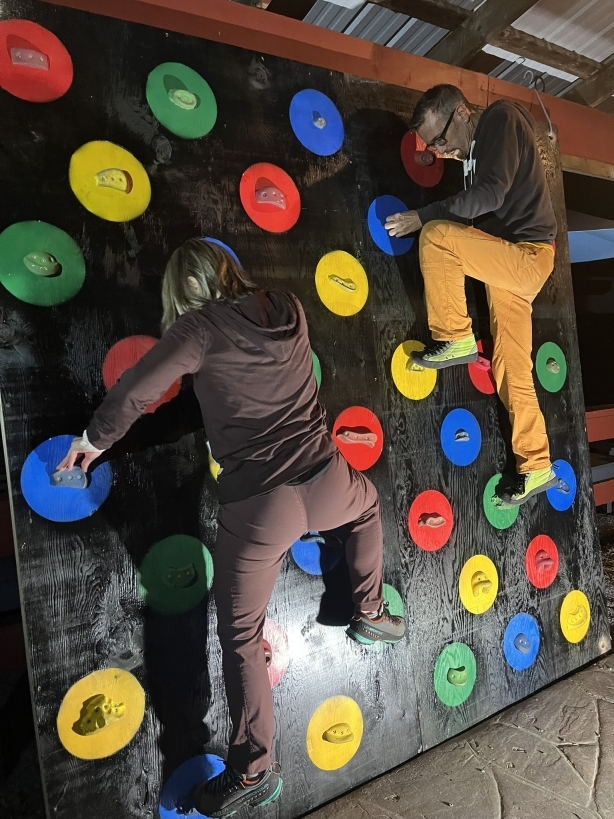 Rock-Climbing-Camp-teenagers