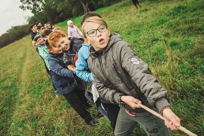 Picture of Teen Campers doing Thug of War.